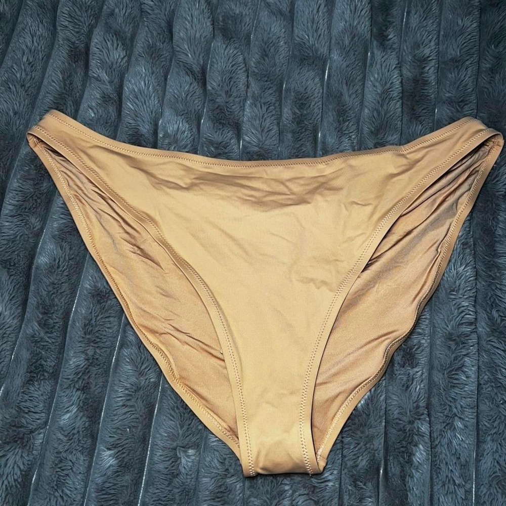 Size: 4X SKIMS Recycled Swim Mid Coverage Bottom in Ochre.